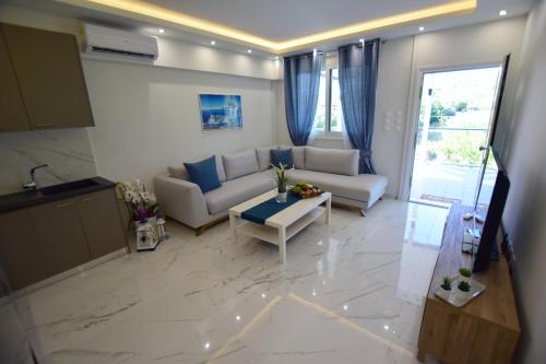 Гостиная зона в V Luxury Suites Toroni 3