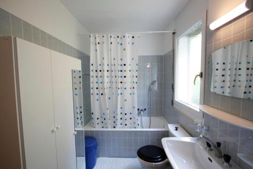 Koupelna v ubytování Clairière des Barzettes A8