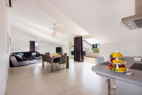 Apartment Villa Rina- Heated salt water Pool