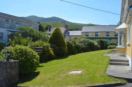 Ein allgemeiner Bergblick oder ein Berglick von des Bed & Breakfasts aus