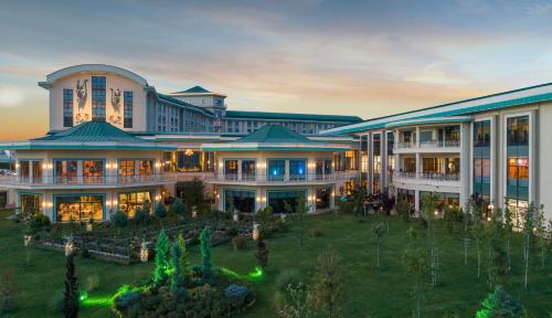 Taman di luar NG Afyon Wellness & Convention