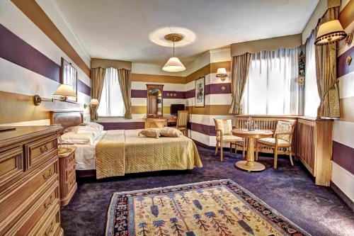 Postel nebo postele na pokoji v ubytování Hotel Regina