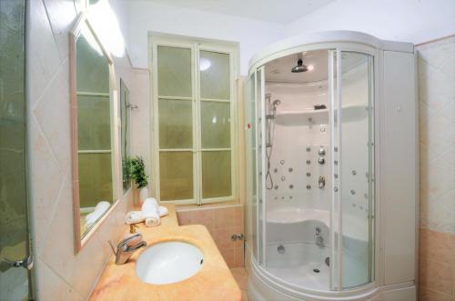 Ένα μπάνιο στο Villa Palma