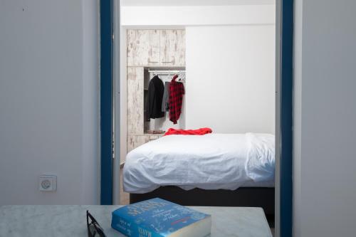 a bedroom with a bed and a mirror and a table at Tristhenia in Perissa