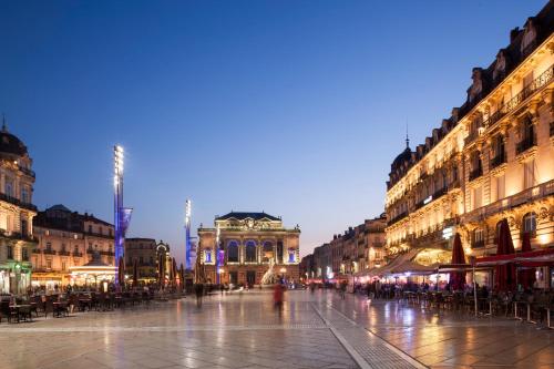 Ein allgemeiner Blick auf Montpellier oder ein Stadtblick von des Hotels aus