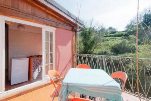 a patio with a table and chairs on a balcony at Il Borgo della Colomba in Fosdinovo