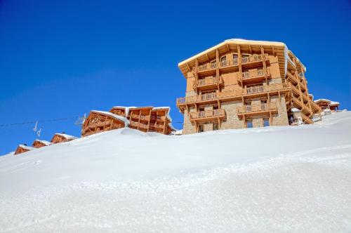 a building on top of a pile of snow at Résidence Les Balcons Platinium Val Thorens in Val Thorens