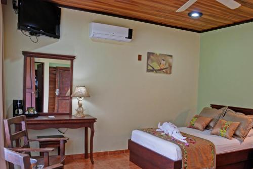 Volcano Lodge, Hotel & Thermal Experienceにあるベッド