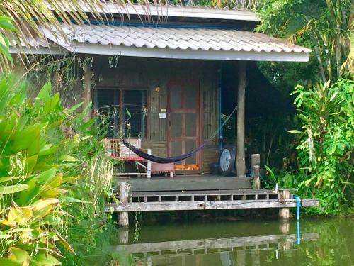 Bueng Pai Farm บึงปายฟาร์มにある庭