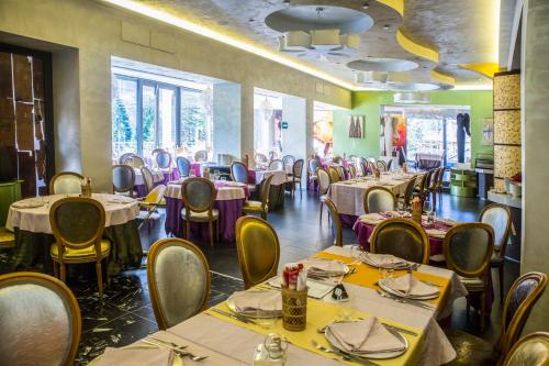 Restauracja lub miejsce do jedzenia w obiekcie Design Oberosler Hotel