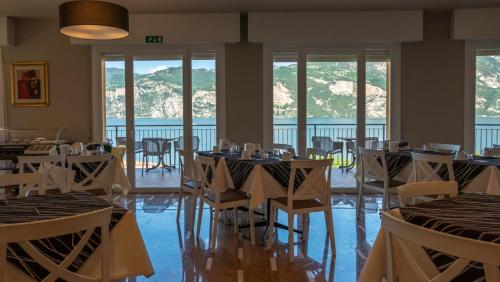 En restaurant eller et andet spisested på Hotel Casa Marinella