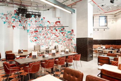 a dining room with a large table and chairs at Generator Madrid in Madrid