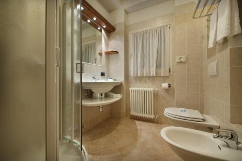 Et badeværelse på Hotel Larice Bianco