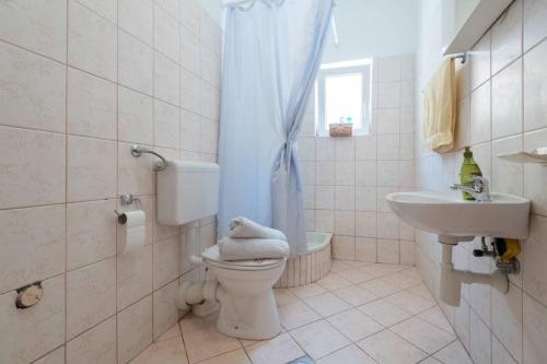 Bilik mandi di Apartments IN