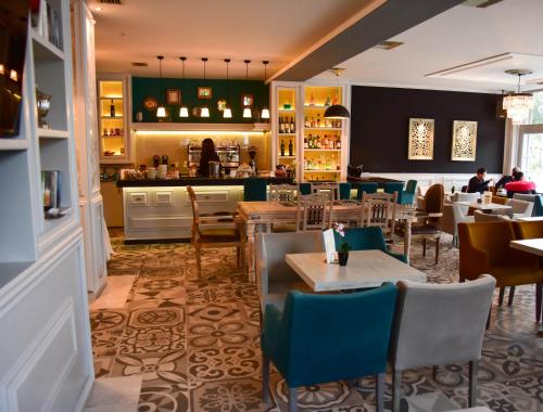 a restaurant with tables and chairs and a counter at Iridanos in Antikyra