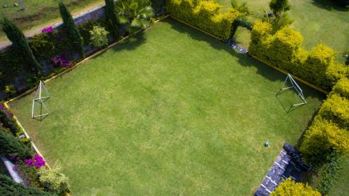 an overhead view of a lawn with two chairs at Hotel y Cabañas Quinta Los Cipreses in Atlatlahucan