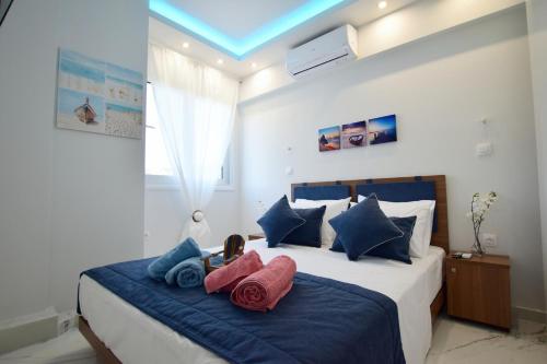 Postel nebo postele na pokoji v ubytování V Luxury Suites Toroni 1