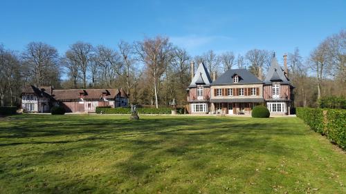 a large house with a large grass yard at Manoir du Chambellan in Arnières-sur-Iton