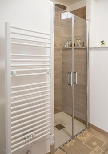 a shower with a glass door in a bathroom at Casa Rossini in Ragusa