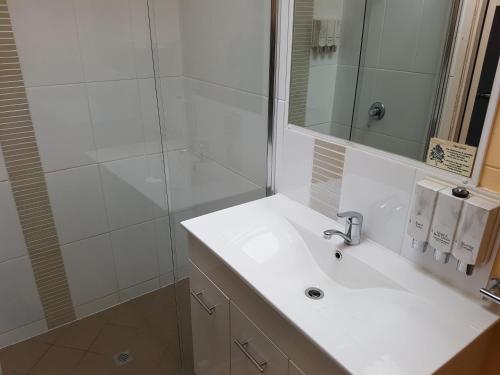 Koupelna v ubytování Y Motels Rockhampton