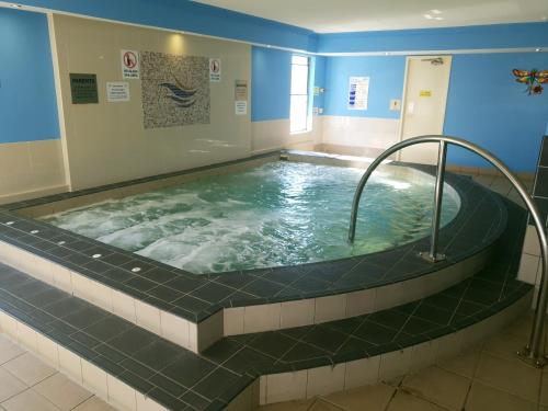 a large jacuzzi tub in a building at Scarborough Beach Resort Brisbane in Scarborough