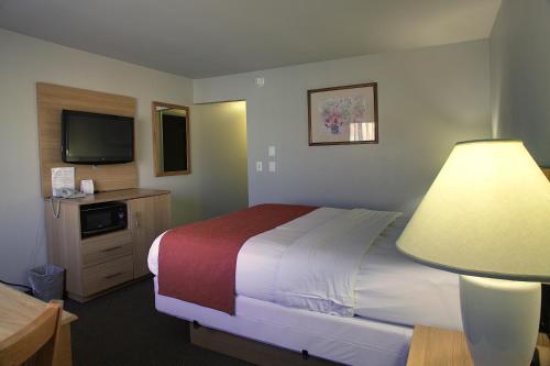 Gallery image of Aladdin Inn and Suites in Portland