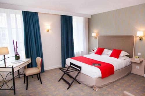 a hotel room with a large bed and a desk at Best Western Hôtel de France in Bourg-en-Bresse