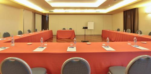 a conference room with a long table and chairs at Best Western Hotel Dei Cavalieri in Barletta