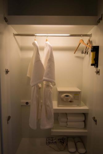 a bathroom with white towels hanging on a rack at Green Ville Laguna Hotel in Sung Noen