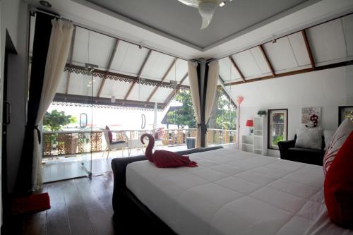 Tempat tidur dalam kamar di Phangan Cove Beach Resort