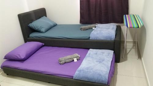 Кровать или кровати в номере Adna Homestay Wangsa Maju