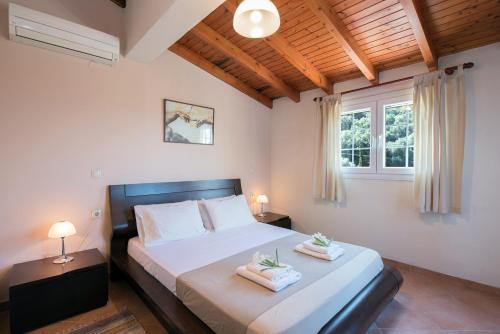Ένα ή περισσότερα κρεβάτια σε δωμάτιο στο Villa Alexander