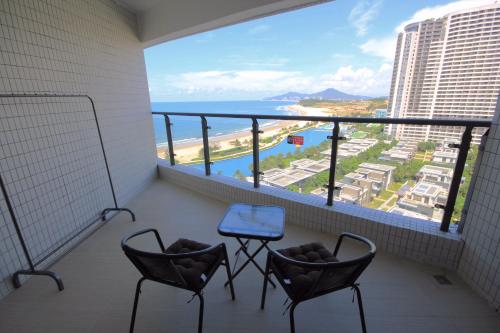 a balcony with chairs and a view of the ocean at Coast-Inn Hailing Island in Yangjiang