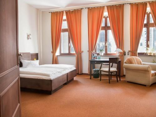 Ein Bett oder Betten in einem Zimmer der Unterkunft Hotel Alte Canzley