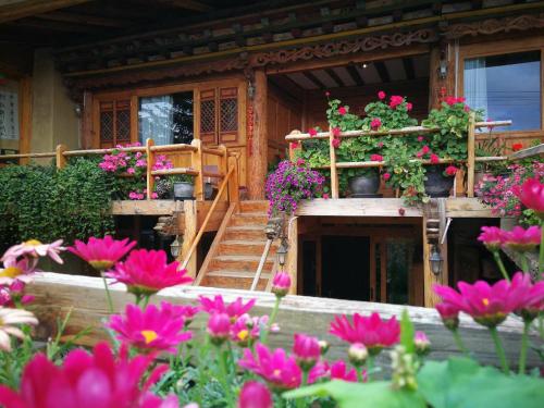 Zahrada ubytování Courtyard Shangri-la 藏舍小院