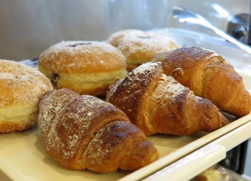 a tray of donuts with powdered sugar on it at B&B Carrabs in Battipaglia