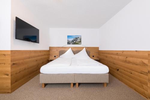מיטה או מיטות בחדר ב-Ferienwohnung Haus Zyka