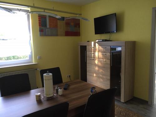 A television and/or entertainment center at Ferienwohnung Pfeifer