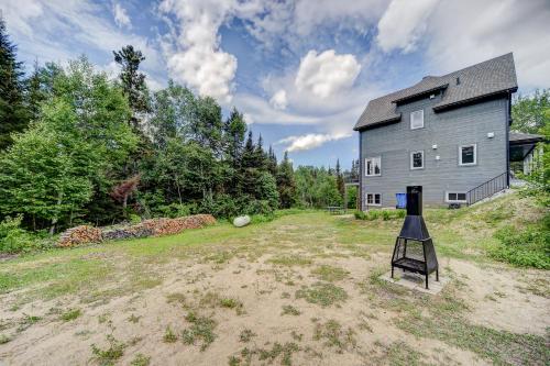 Gallery image of Vue sur la montagne in LʼAnse-Saint-Jean