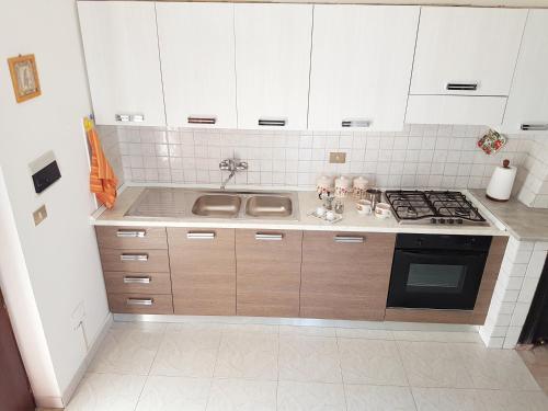 a kitchen with a sink and a stove top oven at Casa Vacanze San Gregorio Magno in San Gregorio Magno