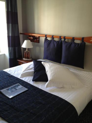 Ein Bett oder Betten in einem Zimmer der Unterkunft Le Querrien
