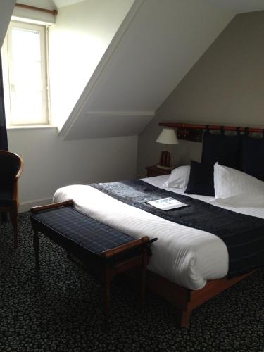 Ein Bett oder Betten in einem Zimmer der Unterkunft Le Querrien