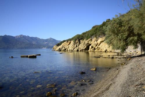 a view of a body of water with a rocky shore at A casa di Enrico B&B in Portoferraio