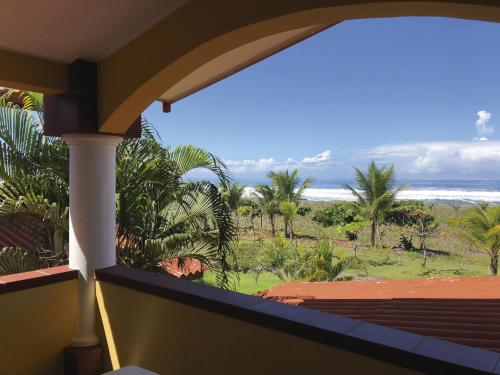 Ein Balkon oder eine Terrasse in der Unterkunft Las Olas Beach Resort