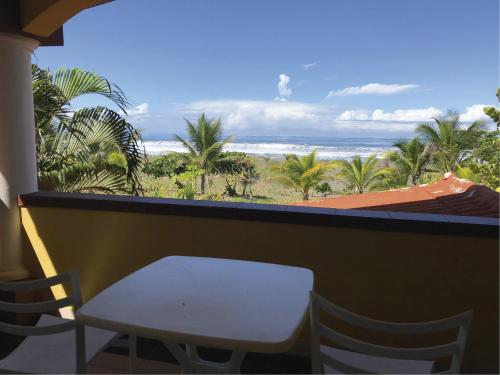 Gallery image of Las Olas Beach Resort in La Barqueta