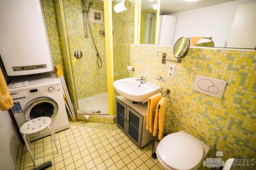 A bathroom at Appartements Steingasse