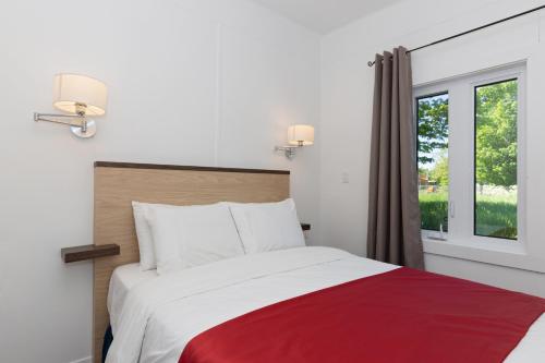 Ένα ή περισσότερα κρεβάτια σε δωμάτιο στο Motel au Fleuve d'Argent