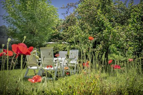 Κήπος έξω από το Logis Hôtel Restaurant Le Mont Aigoual