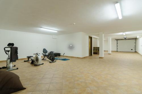 The fitness center and/or fitness facilities at Villa Amendoeiras