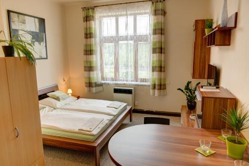 Postel nebo postele na pokoji v ubytování Hotel Jordánek